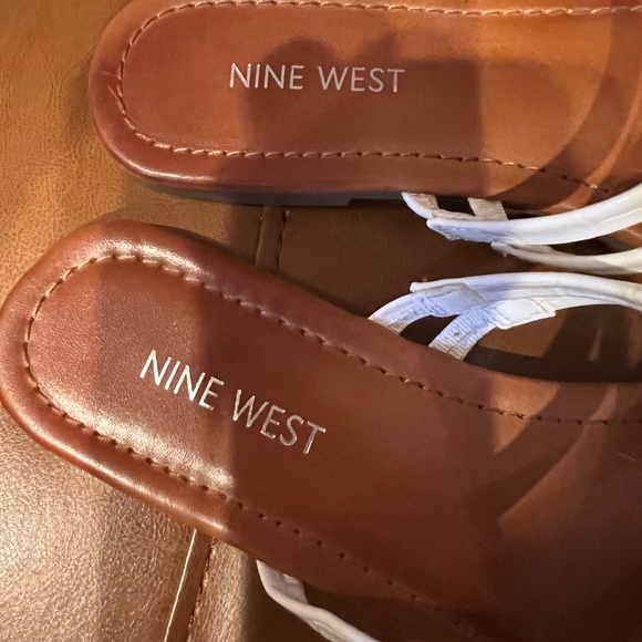 NINE WEST SANDALS Sz 8.5 White slip on slides.Gently loved like new cond… - Picture 5 of 6